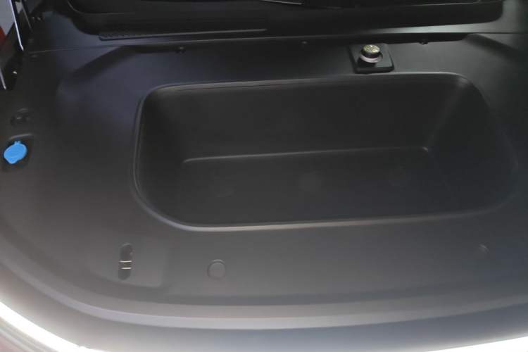 Used XPeng GX 2026 Model Pure Electric 665Ultra Engine Bay