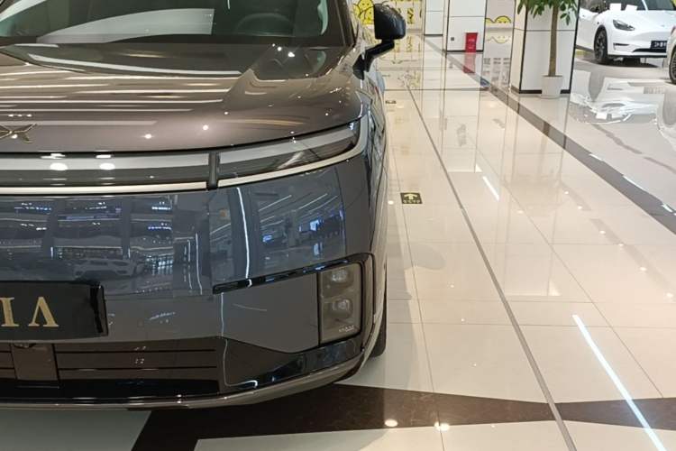 Used XPeng GX 2026 Model, Range-Extended 1585 Four-Wheel-Drive Flagship Edition Left Front Headlight