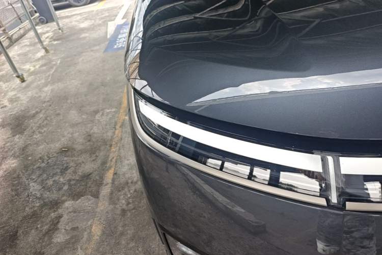Used XPeng GX 2026 Model, Range-Extended 1585 Four-Wheel-Drive Flagship Edition Right Front Headlight
