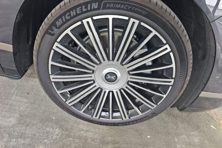 Used XPeng GX 2026 Model, Range-Extended 1585 Four-Wheel-Drive Flagship Edition Right Front Wheel Hub
