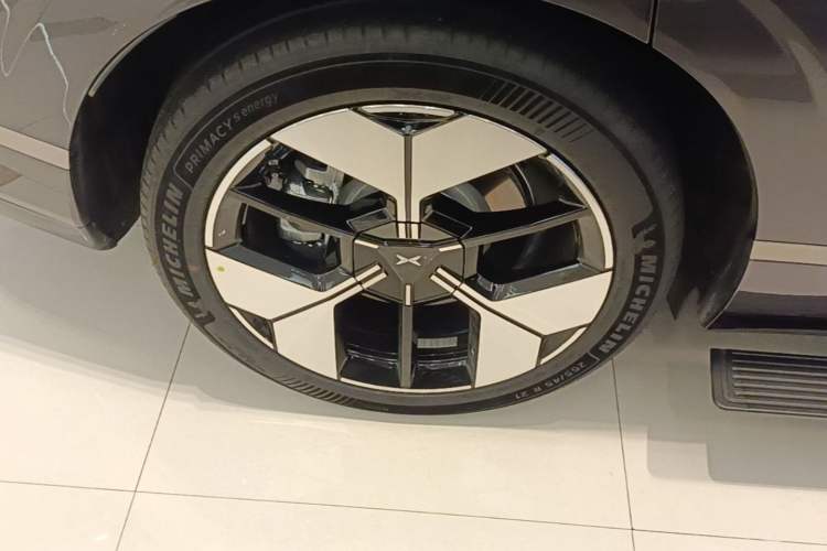 Used XPeng GX 2026 Model, Range-Extended 1585 Four-Wheel-Drive Flagship Edition Right Rear Wheel Hub