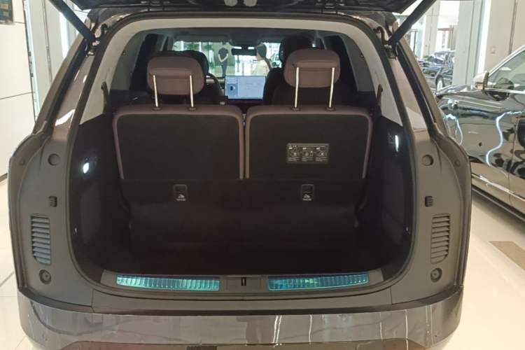 Used XPeng GX 2026 Model, Range-Extended 1585 Four-Wheel-Drive Flagship Edition Trunk