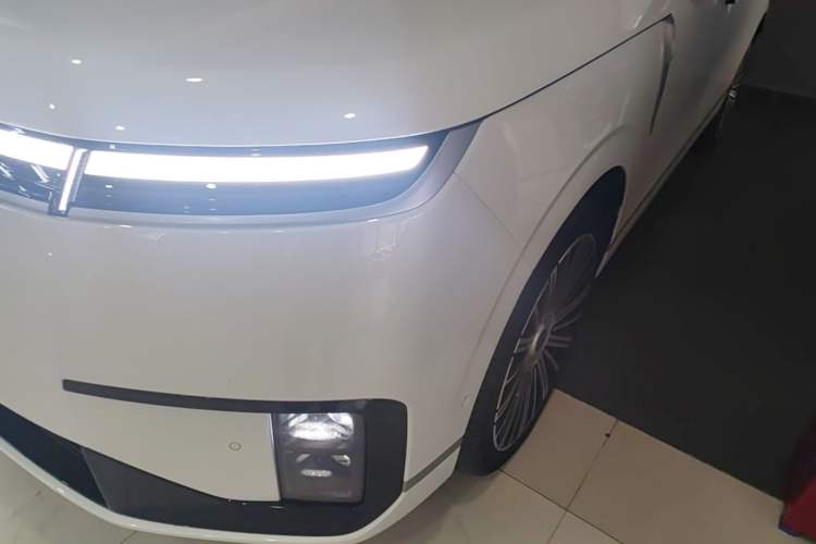 Used XPeng GX 2026 Model, Pure Electric 750 Four-Wheel-Drive Flagship Edition Left Front Headlight