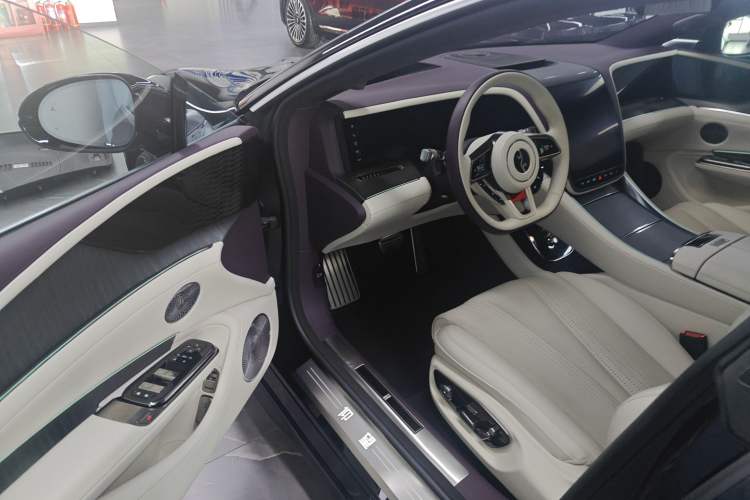 Used Yangwang U7 2025 EV Four-Seat Flagship Edition Driver Seat