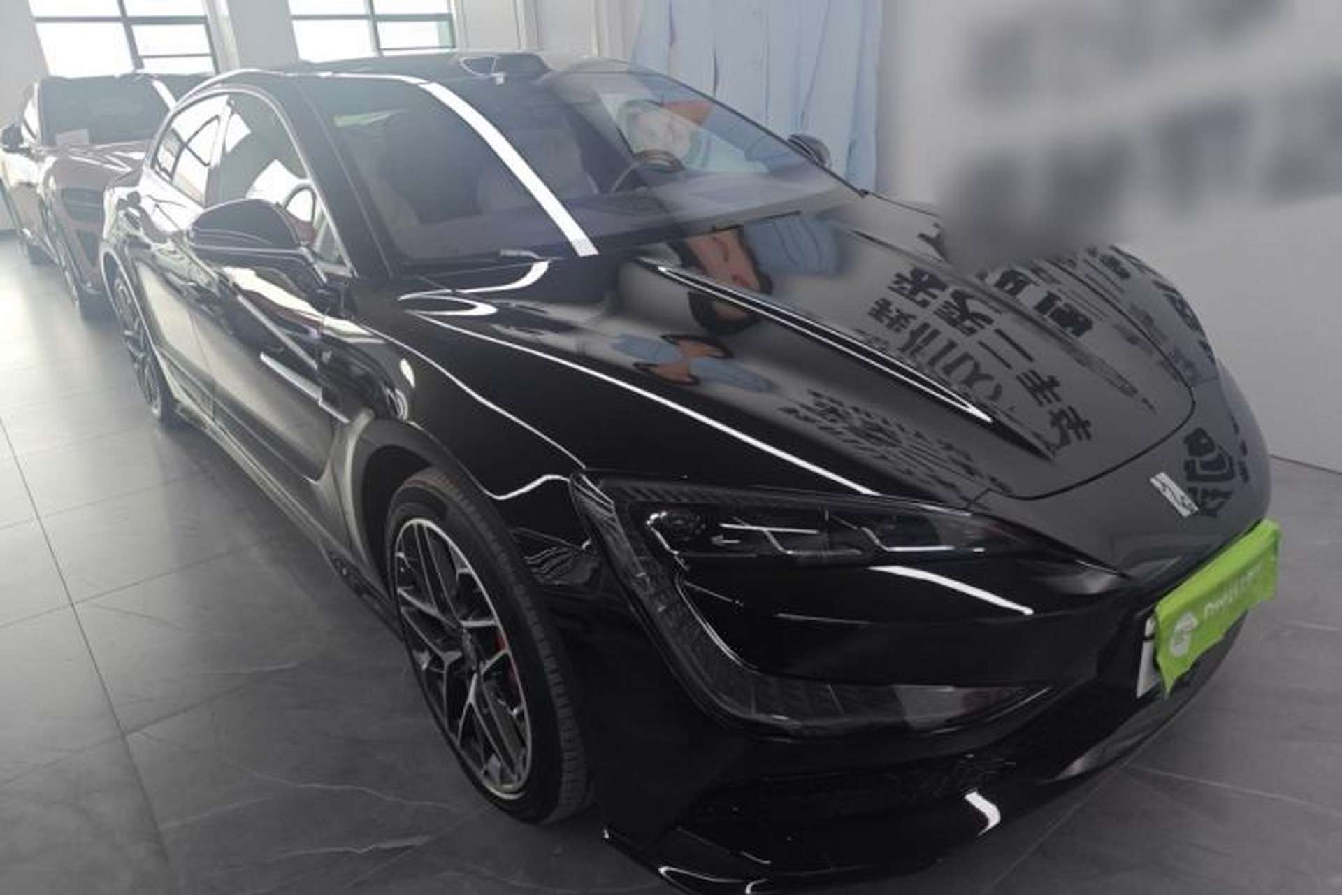 Used Yangwang U7 2025 EV Four-Seat Flagship Edition Front Right 45 Deg