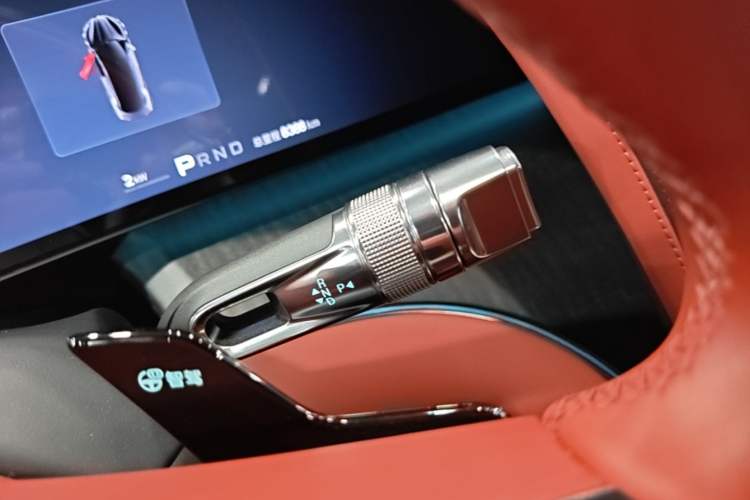 Used Yangwang U7 2025 EV Four-Seat Flagship Edition Gear Lever