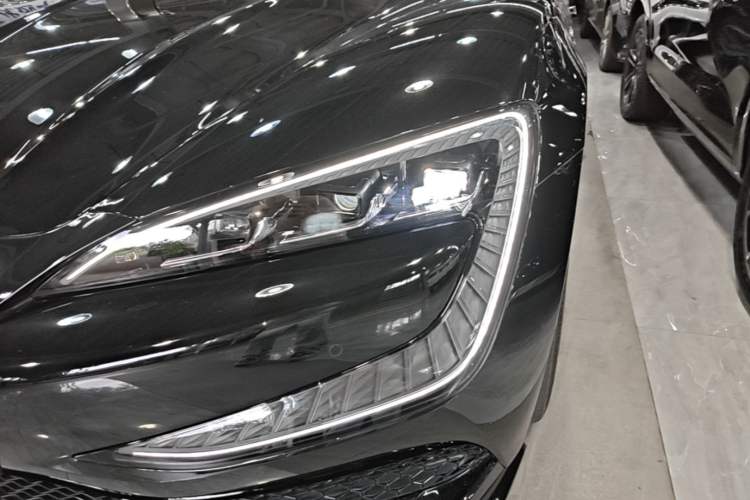 Used Yangwang U7 2025 EV Four-Seat Flagship Edition Left Front Headlight