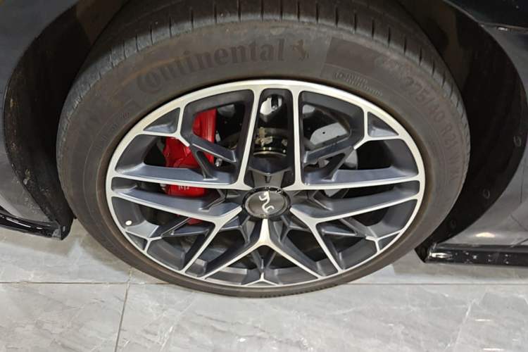 Used Yangwang U7 2025 EV Five-Seat Luxury Edition Left Front Wheel Hub