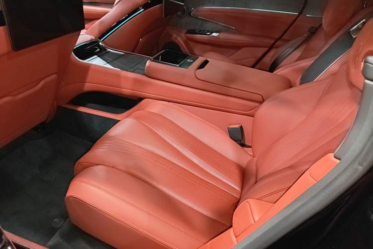 Used Yangwang U7 2025 EV Four-Seat Flagship Edition Left Rear Seat