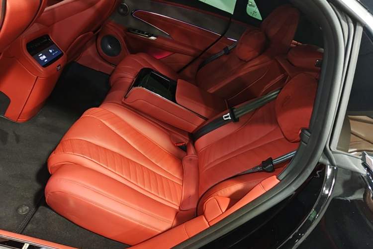 Used Yangwang U7 2025 EV Five-Seat Luxury Edition Left Rear Seat