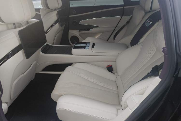 Used Yangwang U7 2025 EV Four-Seat Flagship Edition Left Rear Seat