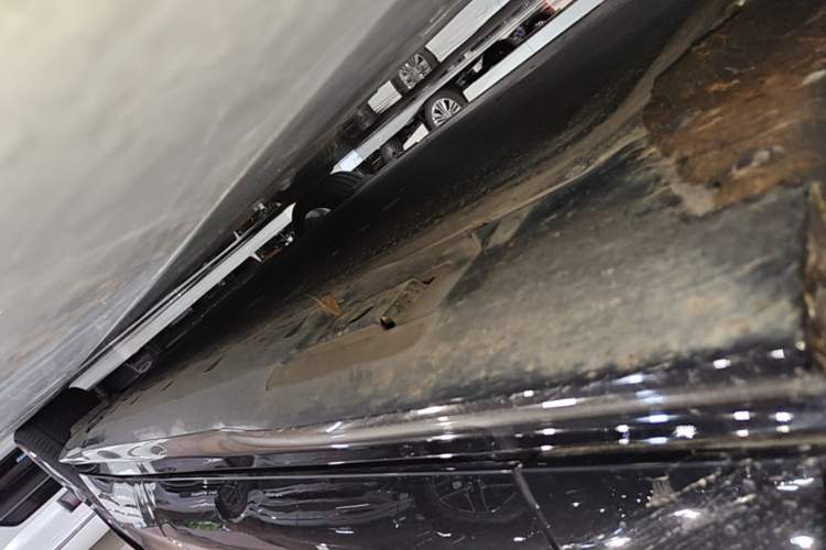 Used Yangwang U7 2025 EV Five-Seat Luxury Edition Left Side Sill