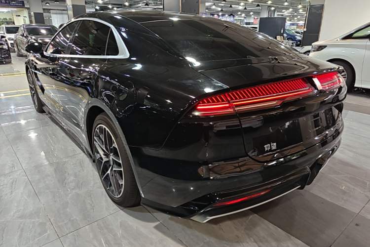 Used Yangwang U7 2025 EV Five-Seat Luxury Edition Rear Left 45 Deg