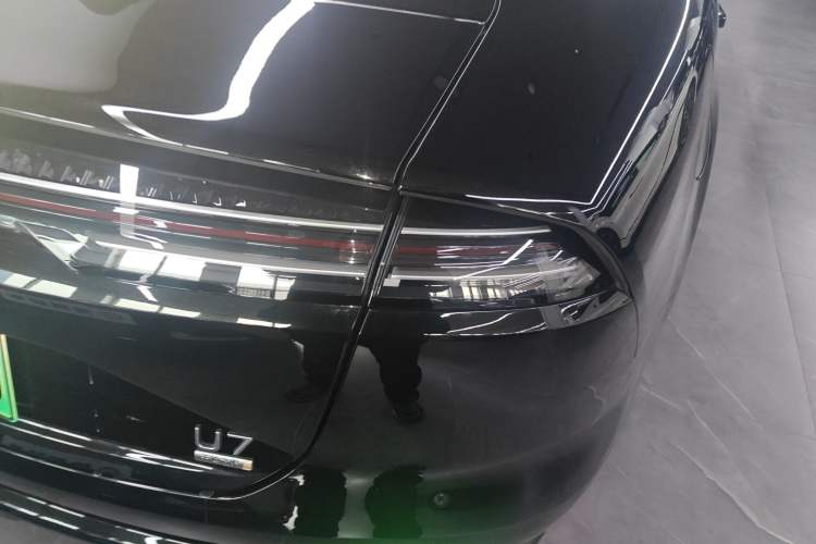 Used Yangwang U7 2025 EV Four-Seat Flagship Edition Right Rear Taillight