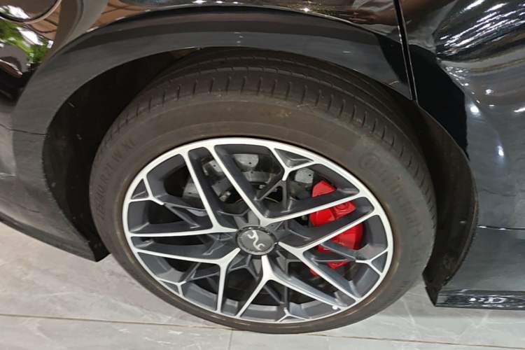 Used Yangwang U7 2025 EV Five-Seat Luxury Edition Right Rear Wheel Hub