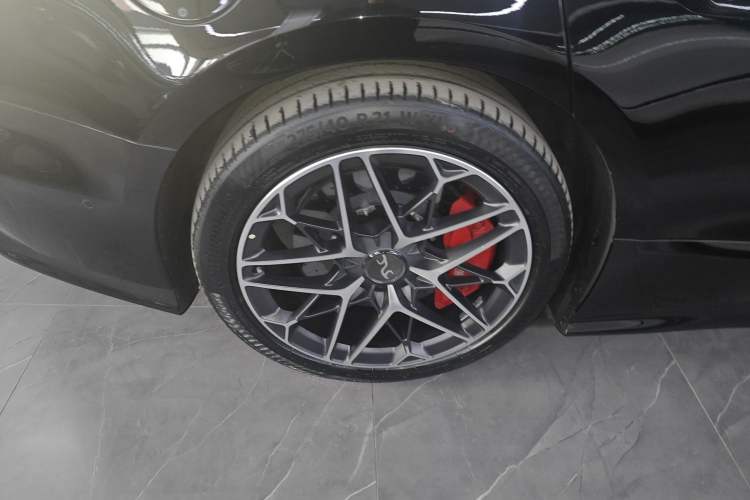 Used Yangwang U7 2025 EV Four-Seat Flagship Edition Right Rear Wheel Hub