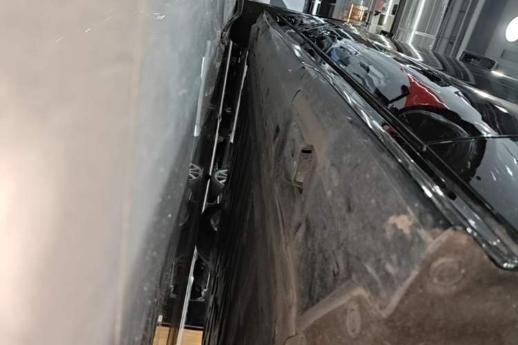 Used Yangwang U7 2025 EV Four-Seat Flagship Edition Right Side Sill