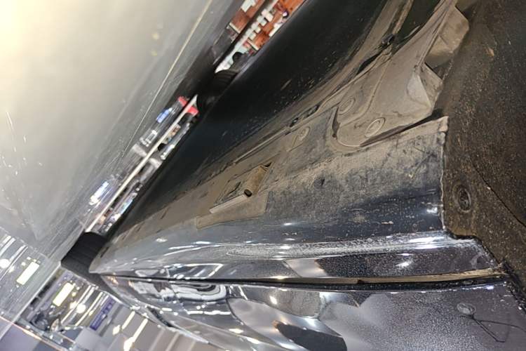 Used Yangwang U7 2025 EV Five-Seat Luxury Edition Right Side Sill