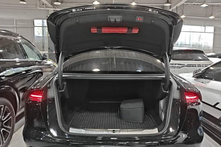 Used Yangwang U7 2025 EV Four-Seat Flagship Edition Trunk