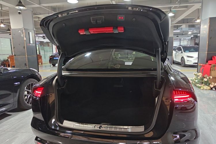 Used Yangwang U7 2025 EV Five-Seat Luxury Edition Trunk