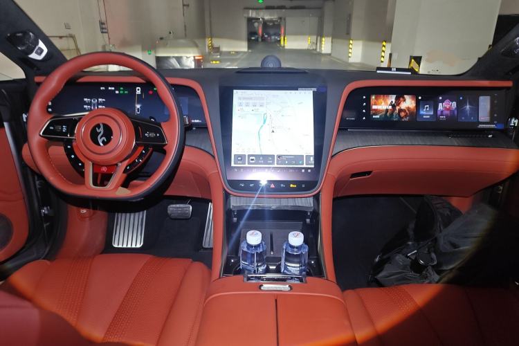 Used Yangwang U7 2025 EV Four-Seat Flagship Edition Center Console