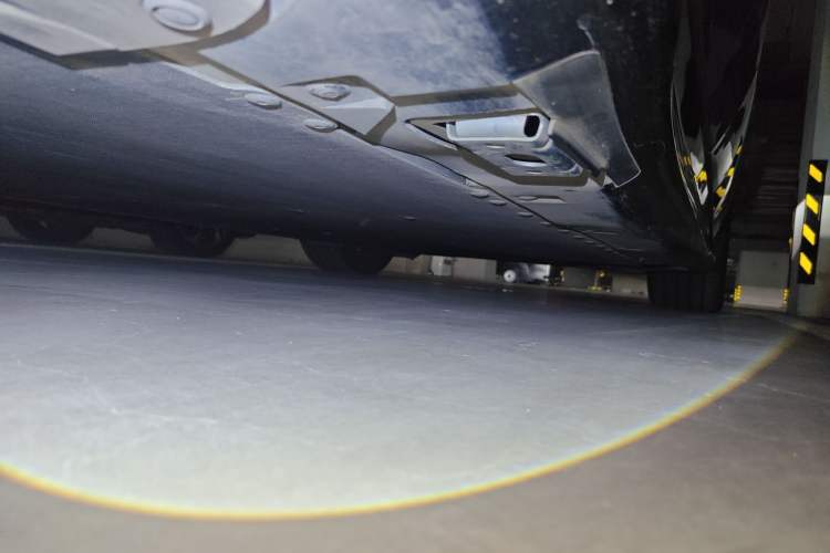 Used Yangwang U7 2025 EV Four-Seat Flagship Edition Chassis Rear Right