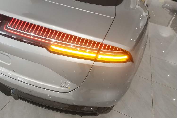 Used Yangwang U7 2025 PHEV Five-Seat Luxury Edition Exterior 6