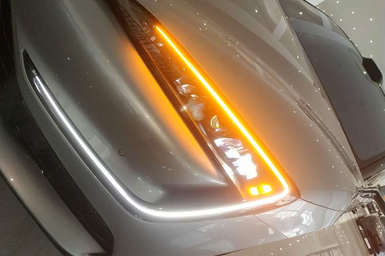 Used Yangwang U7 2025 PHEV Five-Seat Luxury Edition Left Front Headlight