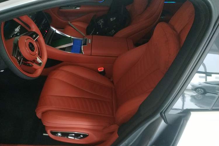 Used Yangwang U7 2025 PHEV Five-Seat Luxury Edition Left Front Seat