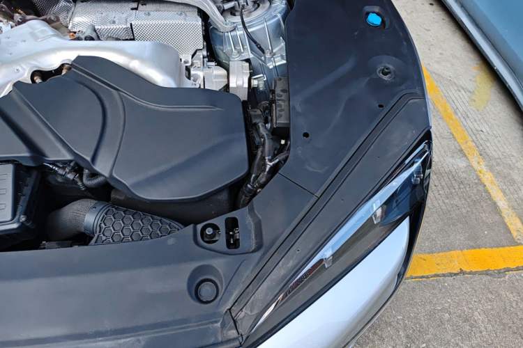 Used Yangwang U7 2025 PHEV Five-Seat Luxury Edition Engine Bay Left