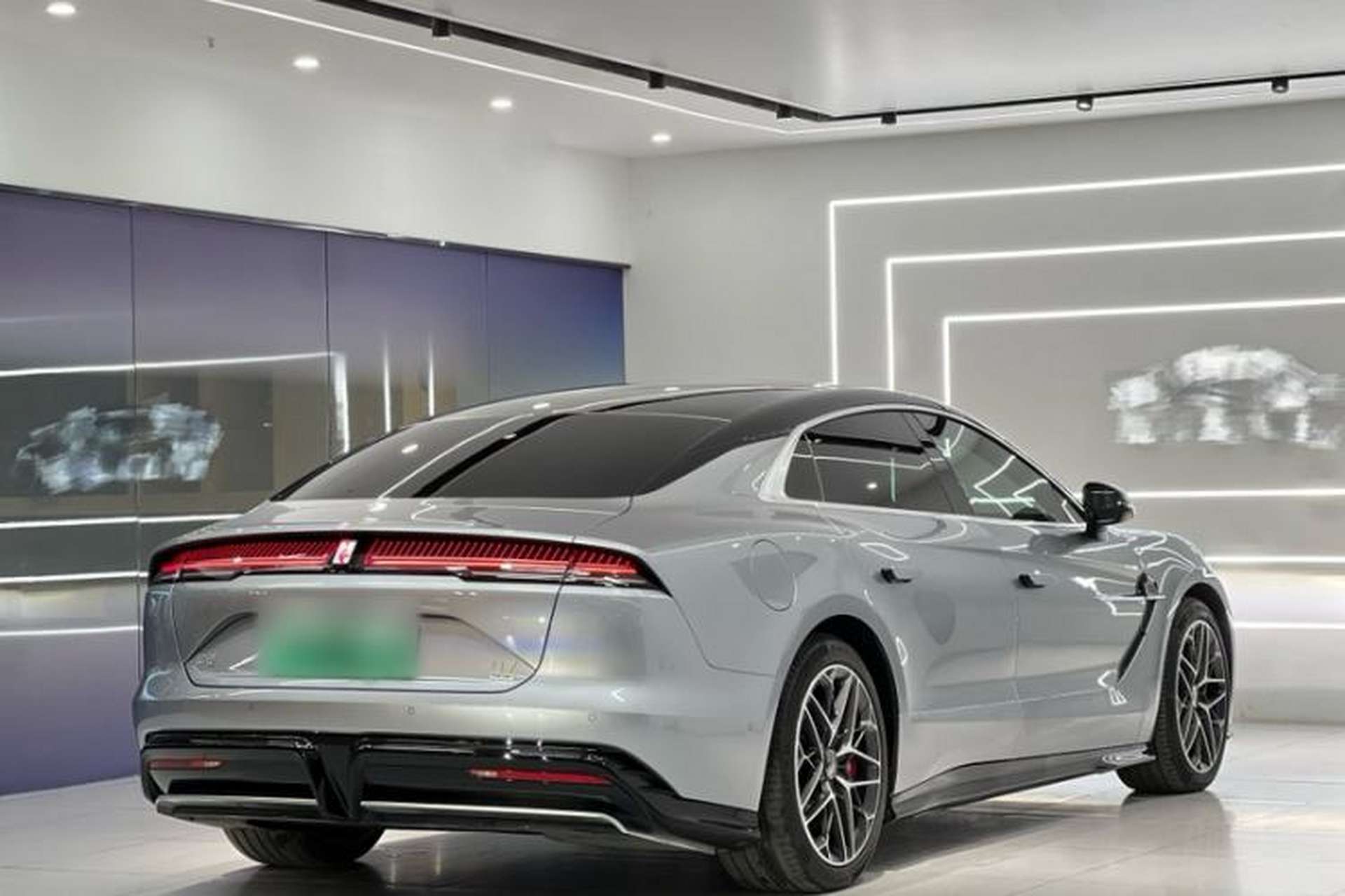 Used Yangwang U7 2025 EV Five-Seat Luxury Edition Exterior 2