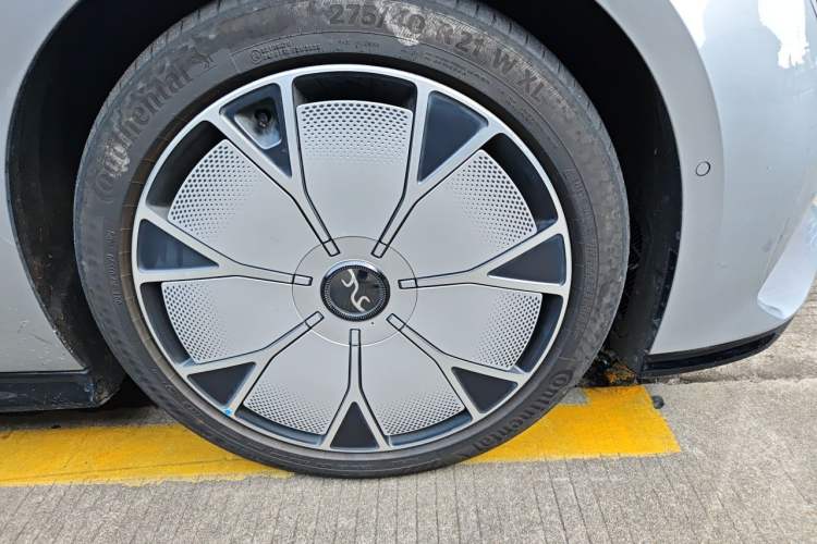 Used Yangwang U7 2025 PHEV Five-Seat Luxury Edition Right Front Wheel Hub