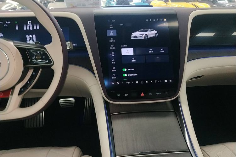 Used Yangwang U7 2025 EV Five-Seat Luxury Edition Audio And AC Panel