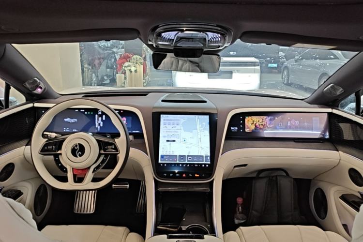 Used Yangwang U7 2025 PHEV Five-Seat Luxury Edition Center Console
