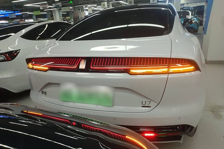 Used Yangwang U7 2025 EV Five-Seat Luxury Edition Exterior 4