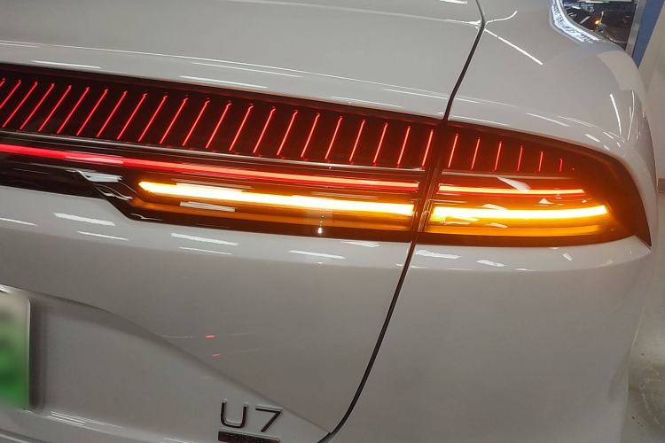 Used Yangwang U7 2025 EV Five-Seat Luxury Edition Exterior 6