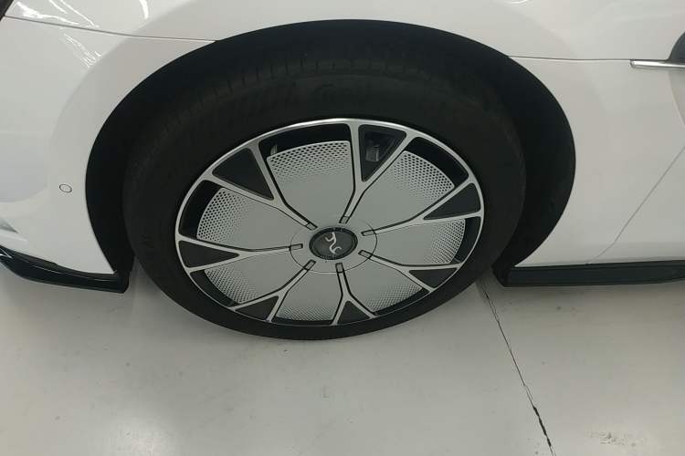 Used Yangwang U7 2025 EV Five-Seat Luxury Edition Exterior 7