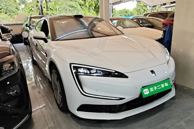 Used Yangwang U7 2025 PHEV Five-Seat Luxury Edition Front Right 45 Deg