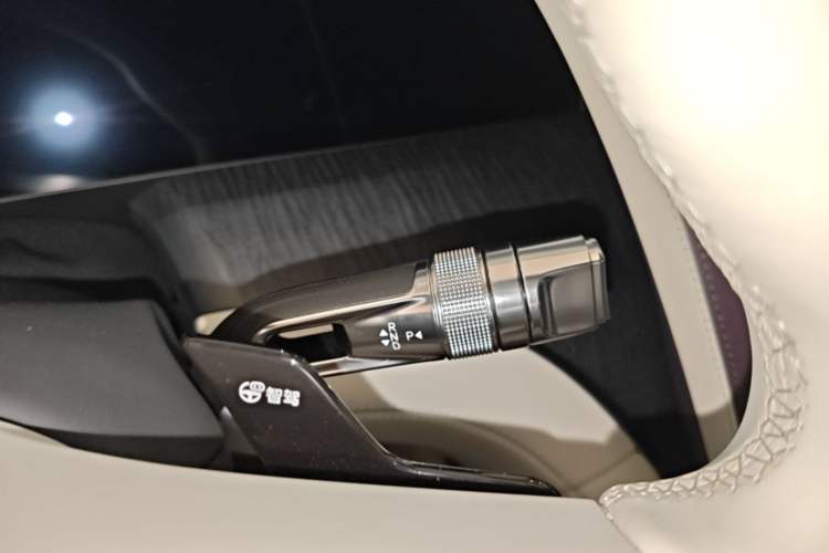Used Yangwang U7 2025 PHEV Five-Seat Luxury Edition Gear Lever