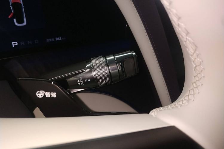 Used Yangwang U7 2025 EV Five-Seat Luxury Edition Gear Lever