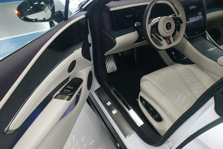 Used Yangwang U7 2025 EV Five-Seat Luxury Edition Interior 3