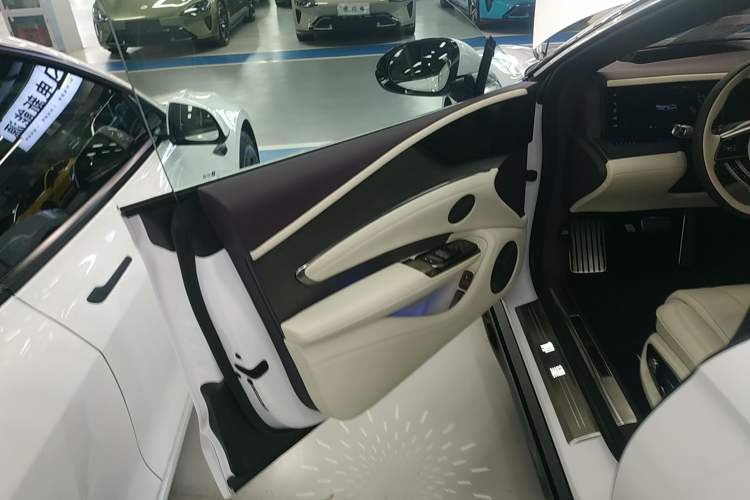 Used Yangwang U7 2025 EV Five-Seat Luxury Edition Interior 7
