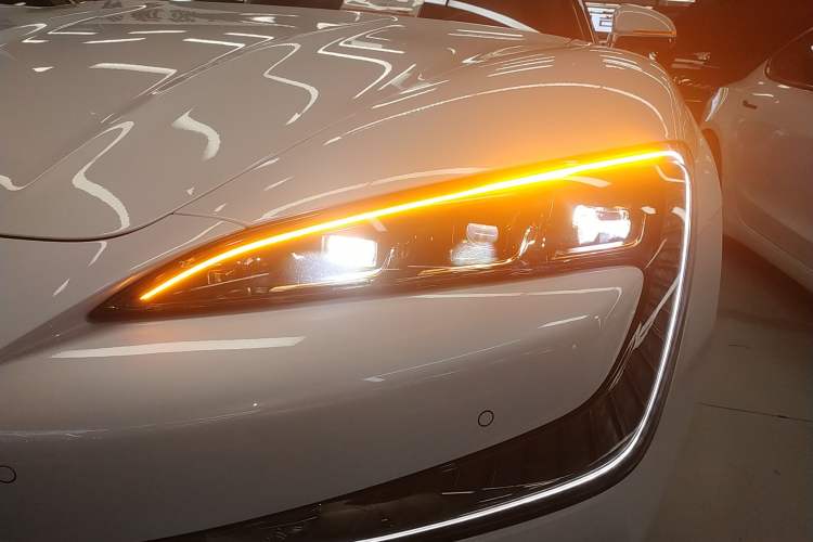 Used Yangwang U7 2025 EV Five-Seat Luxury Edition Left Front Headlight