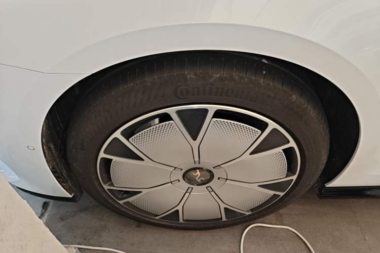 Used Yangwang U7 2025 PHEV Five-Seat Luxury Edition Left Front Wheel Hub