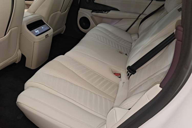 Used Yangwang U7 2025 PHEV Five-Seat Luxury Edition Left Rear Seat