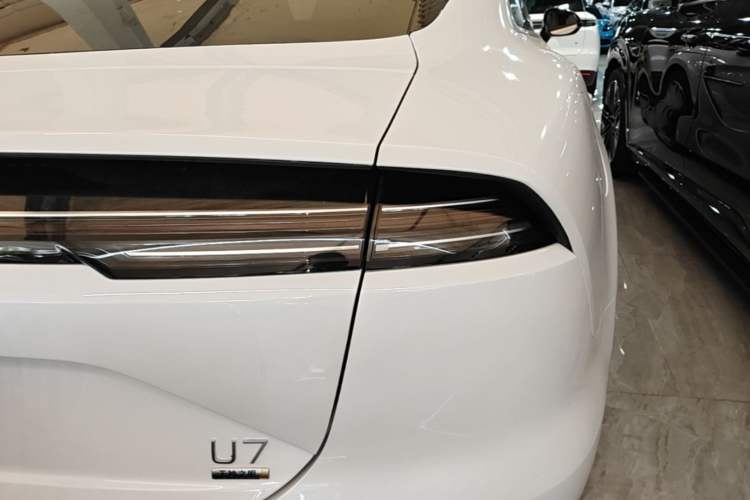 Used Yangwang U7 2025 PHEV Five-Seat Luxury Edition Right Rear Taillight