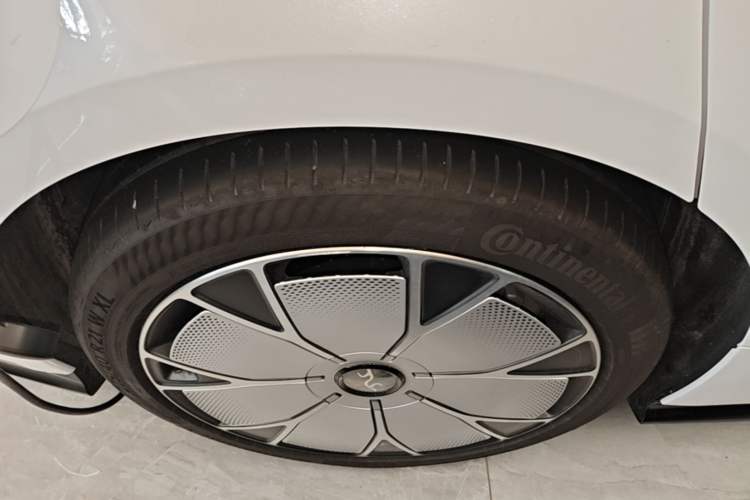Used Yangwang U7 2025 PHEV Five-Seat Luxury Edition Right Rear Wheel Hub