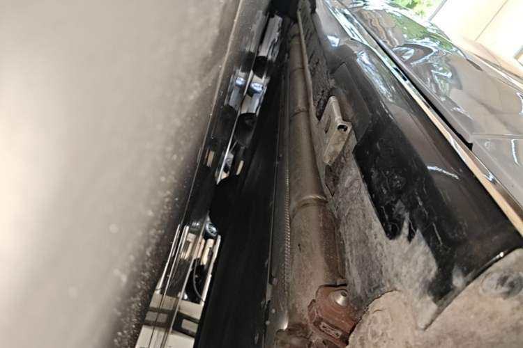 Used Yangwang U7 2025 PHEV Five-Seat Luxury Edition Right Side Sill