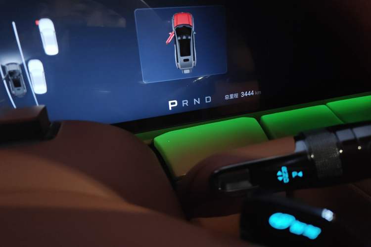 Used Yangwang U8 2023 Luxury Edition Odometer Close Up