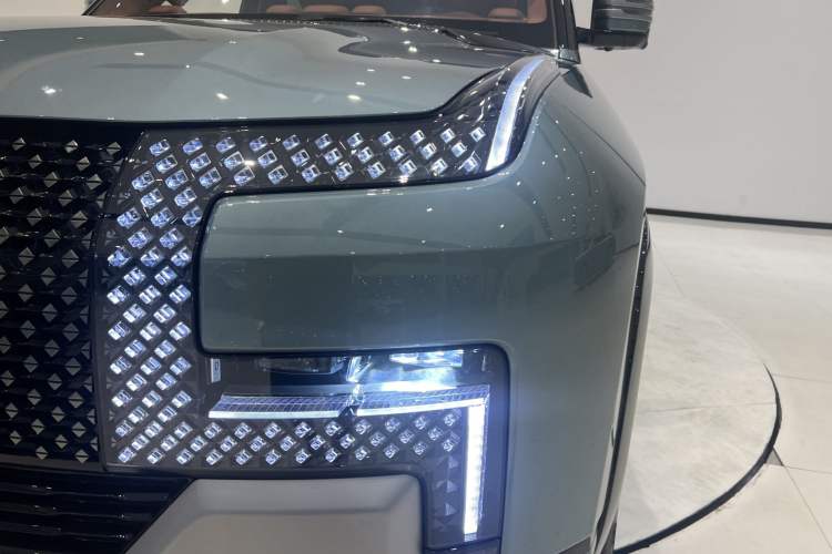 Used Yangwang U8 2023 Luxury Edition Exterior 6